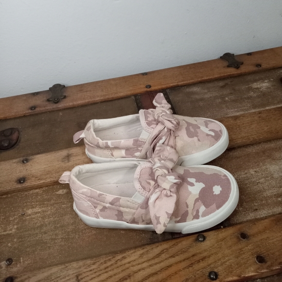 Girls pink Camo Slip on sneakers - Picture 2 of 5